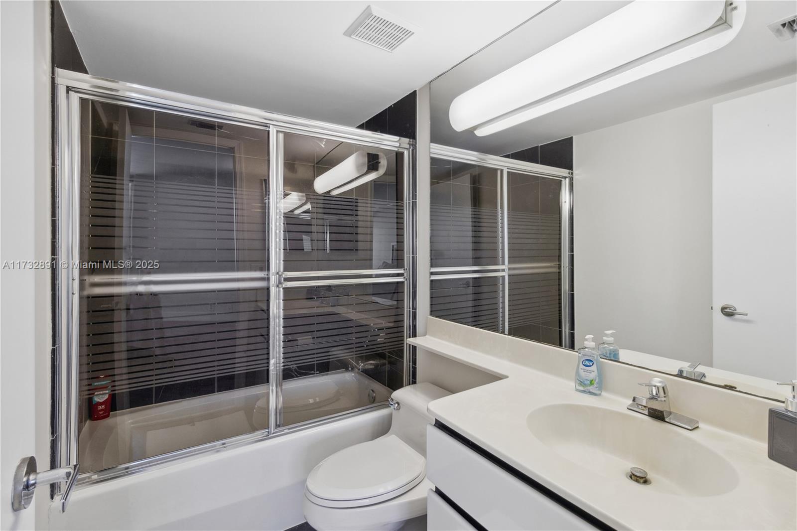 6767 Collins Ave # 909