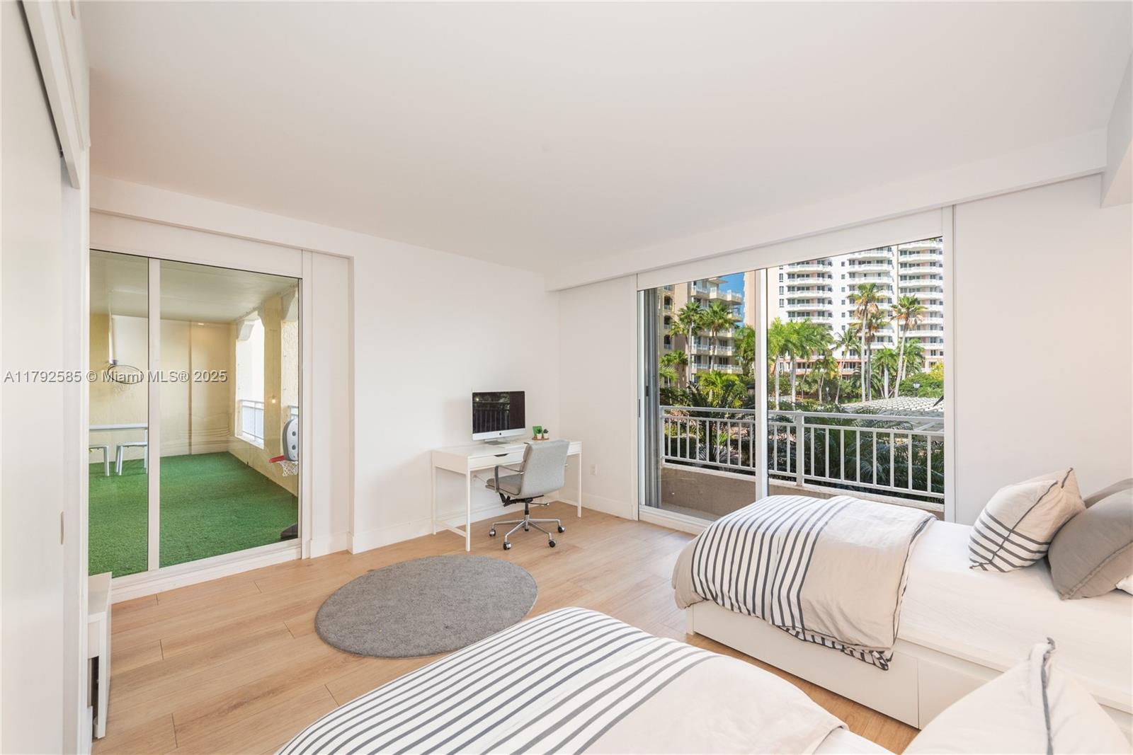 765 Crandon Blvd # 211