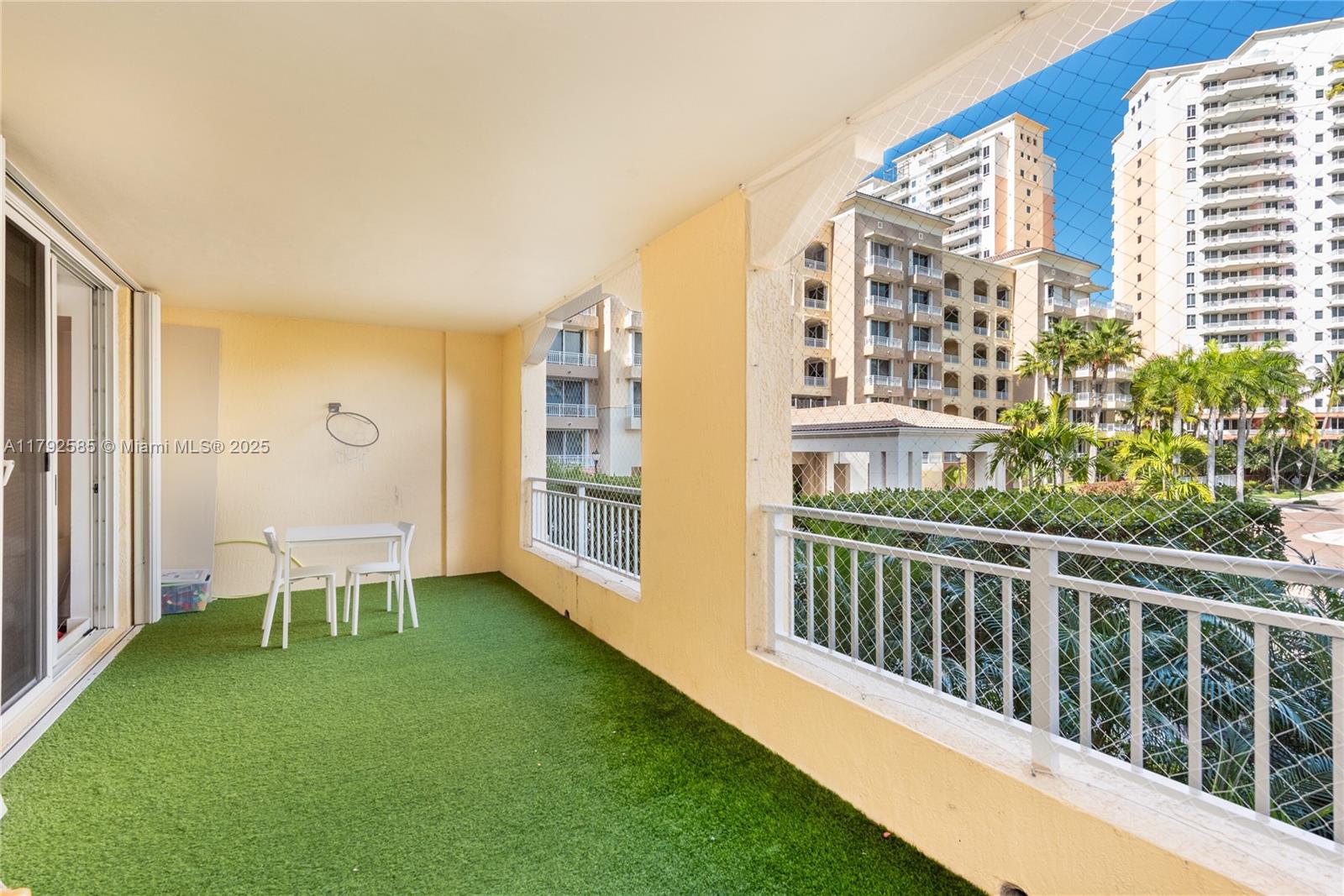 765 Crandon Blvd # 211