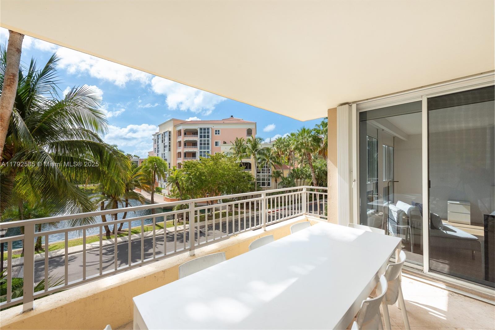 765 Crandon Blvd # 211