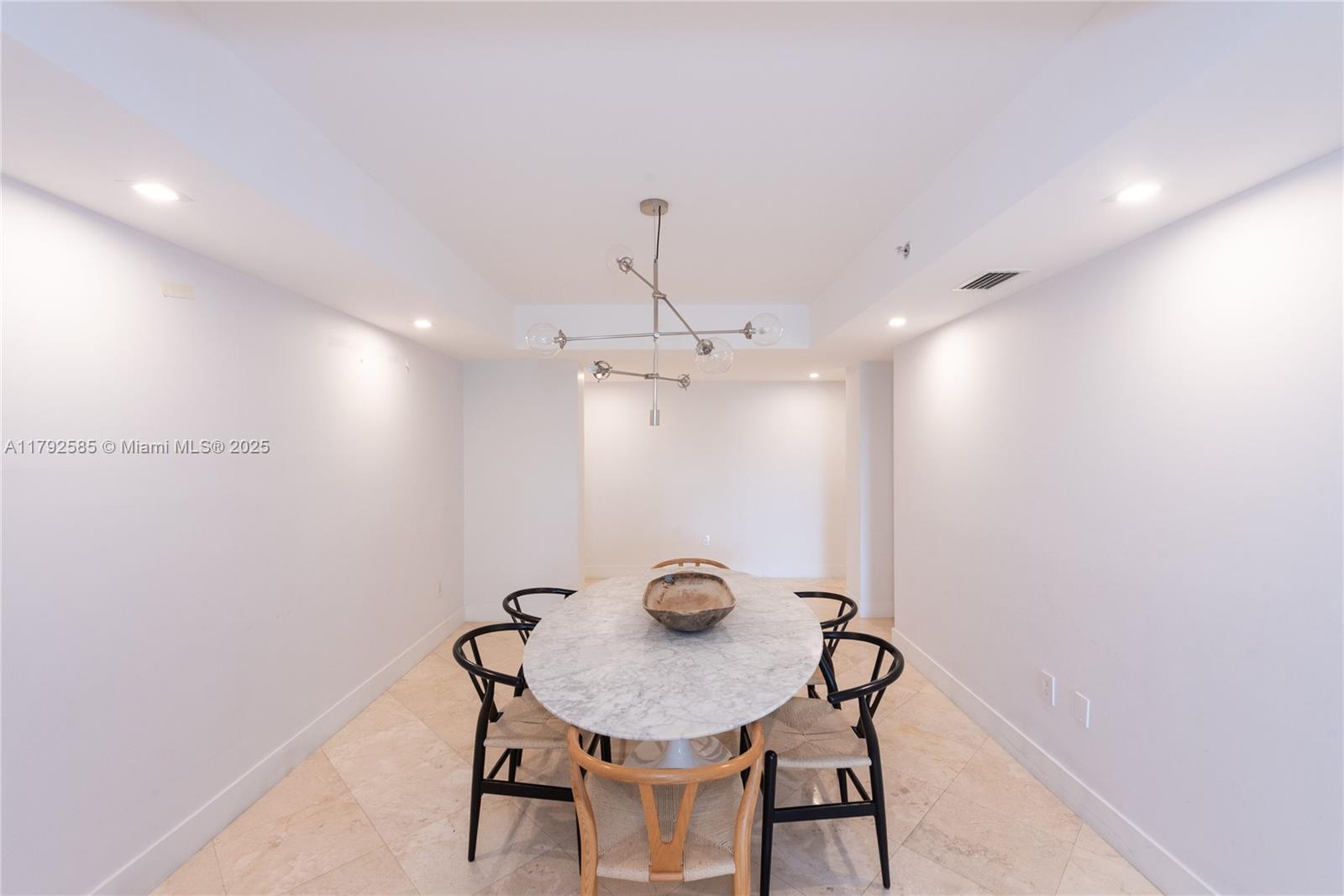 765 Crandon Blvd # 211