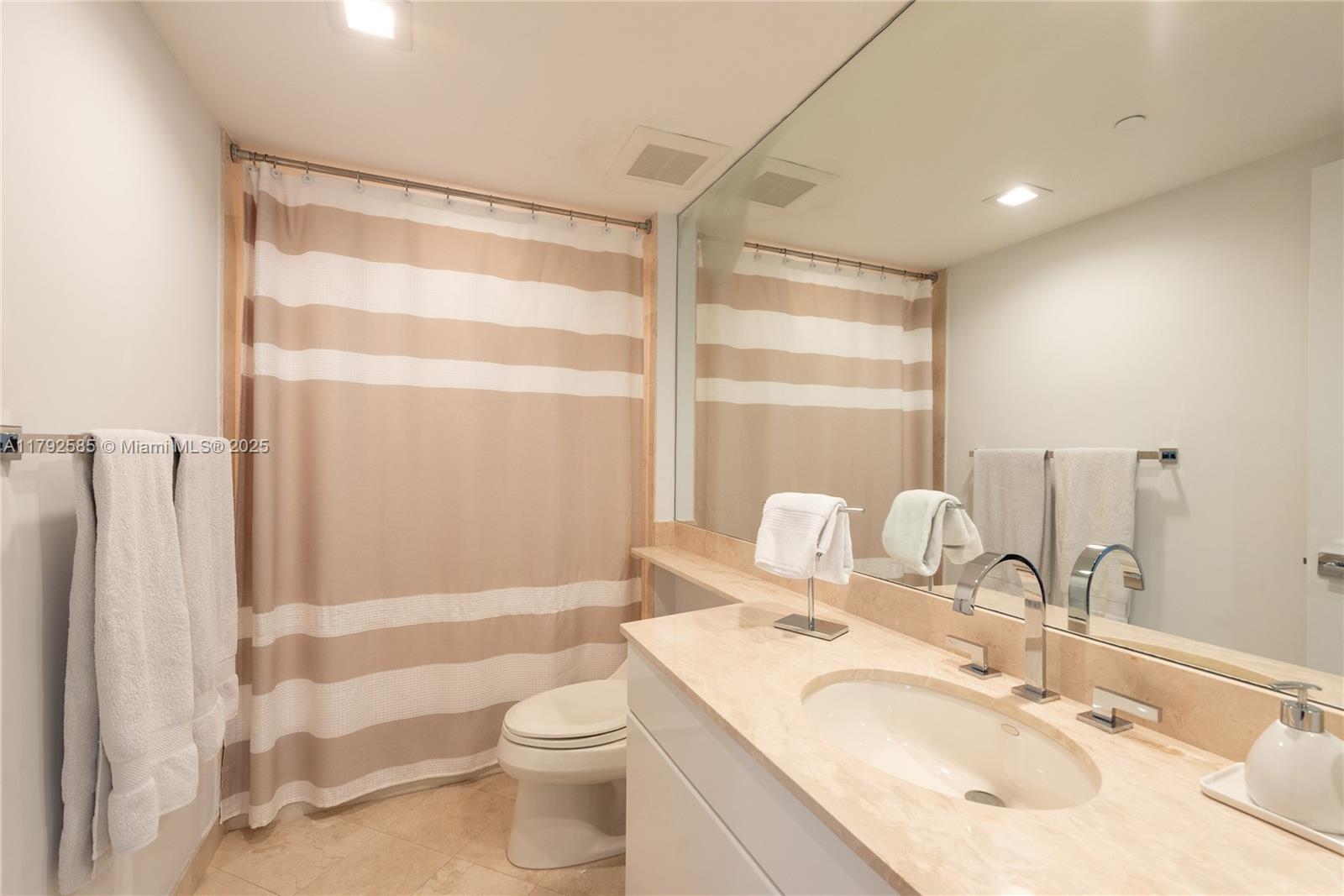 765 Crandon Blvd # 211