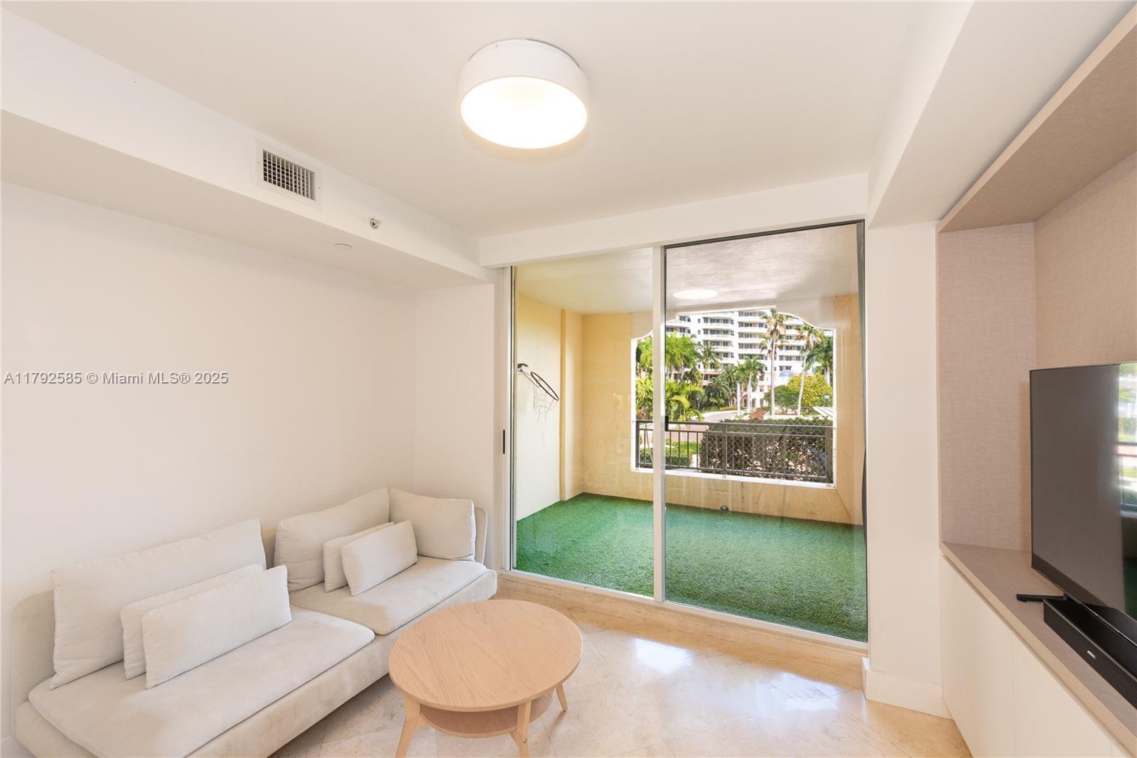 765 Crandon Blvd # 211