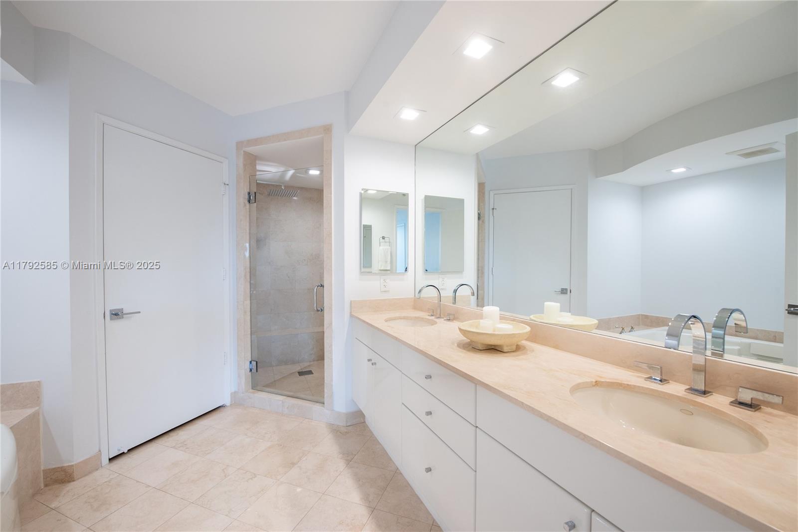 765 Crandon Blvd # 211