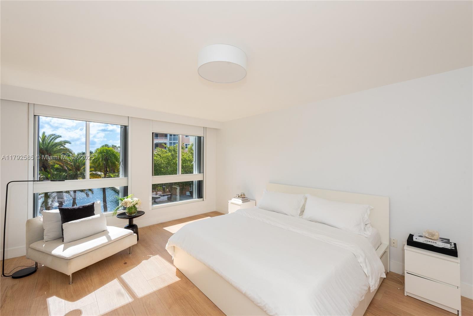 765 Crandon Blvd # 211