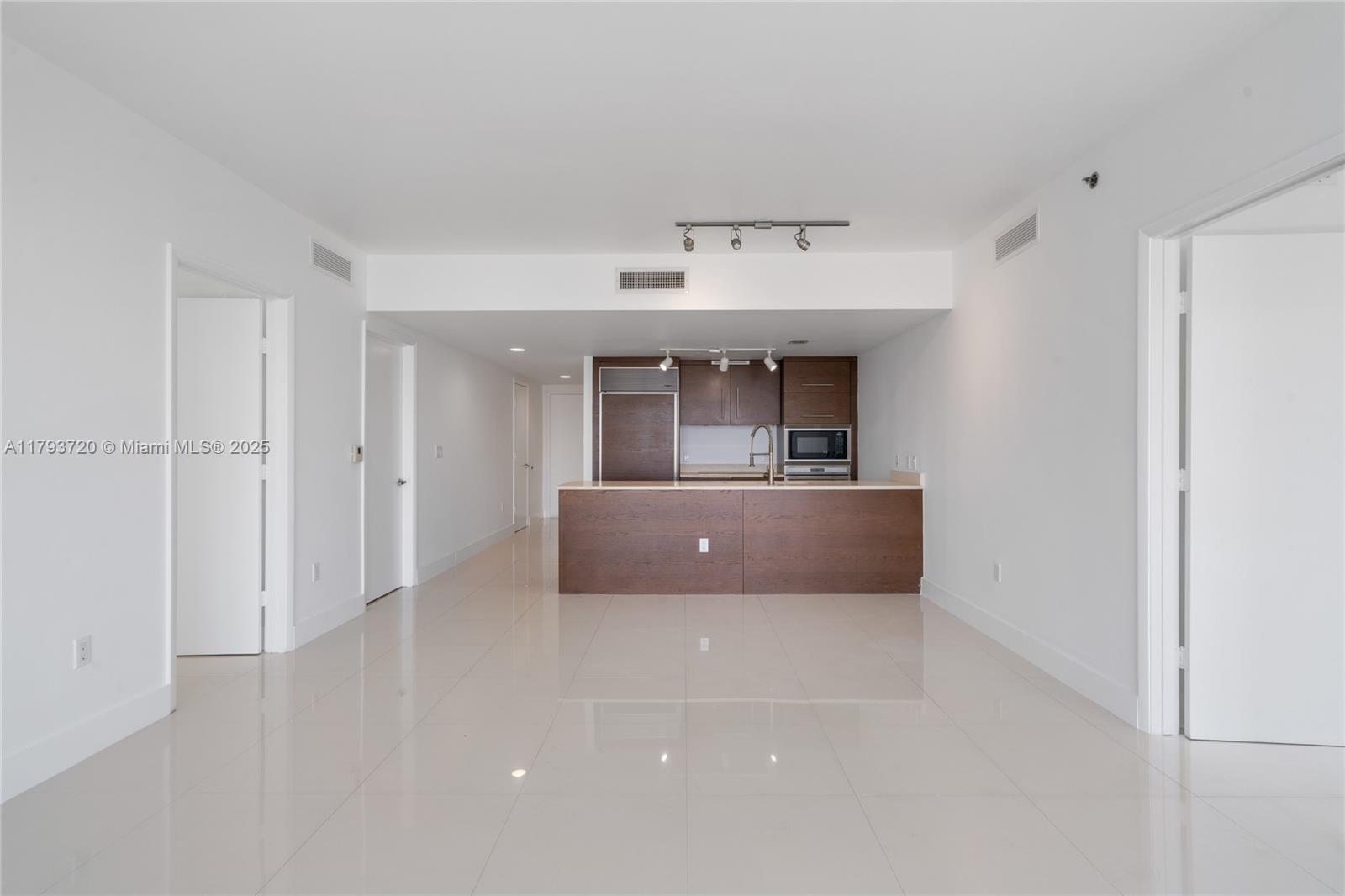 475 Brickell Ave # 2607