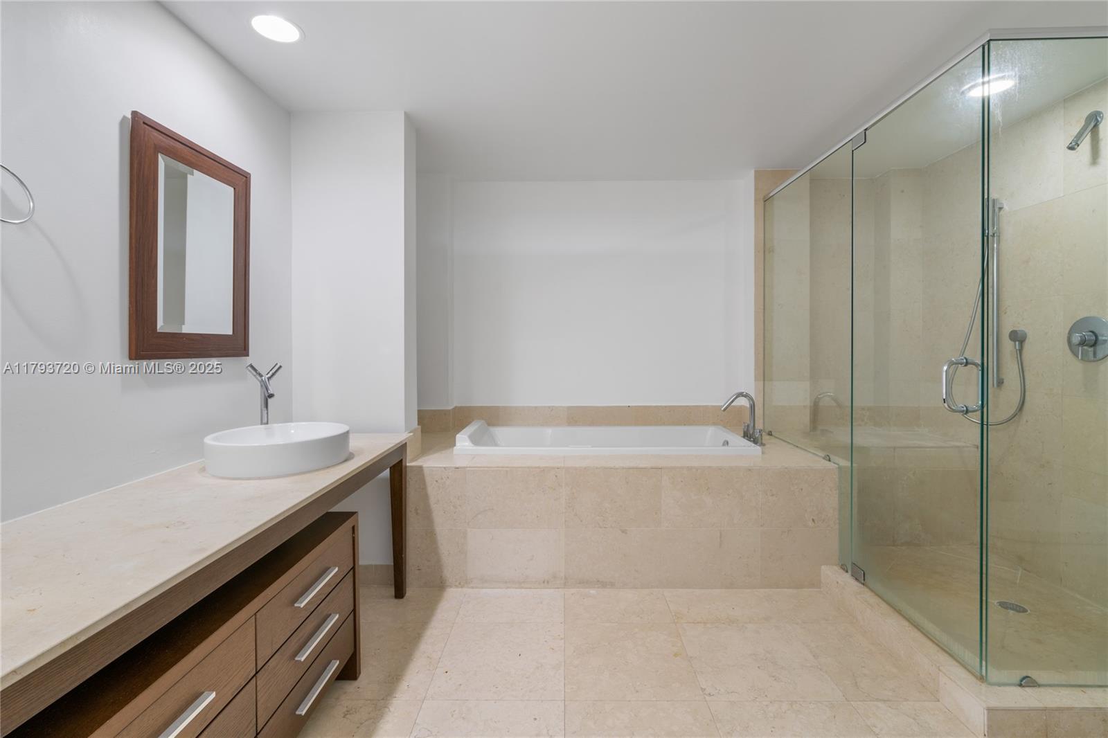 475 Brickell Ave # 2607