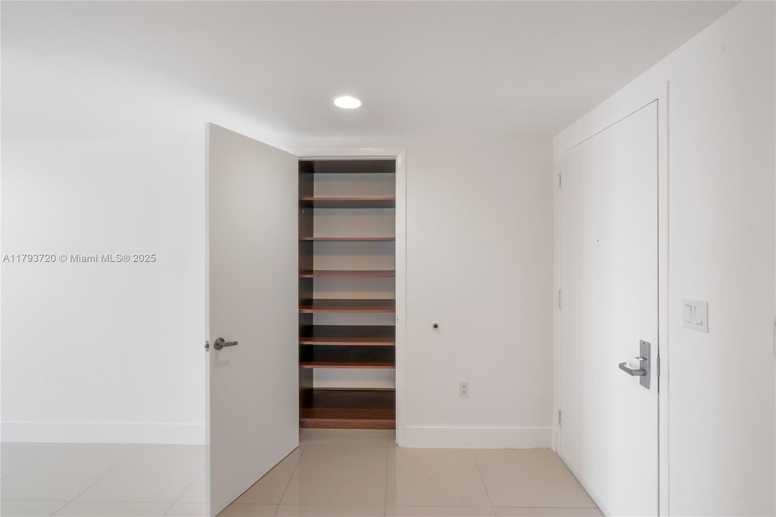 475 Brickell Ave # 2607