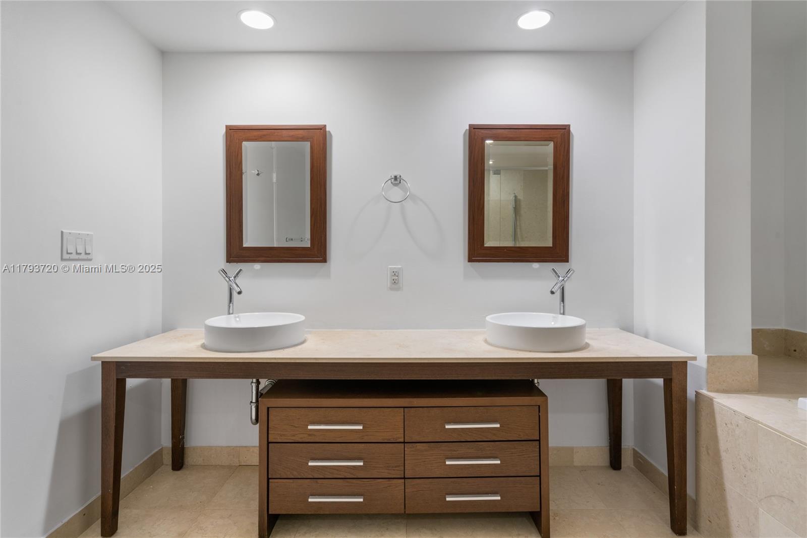 475 Brickell Ave # 2607