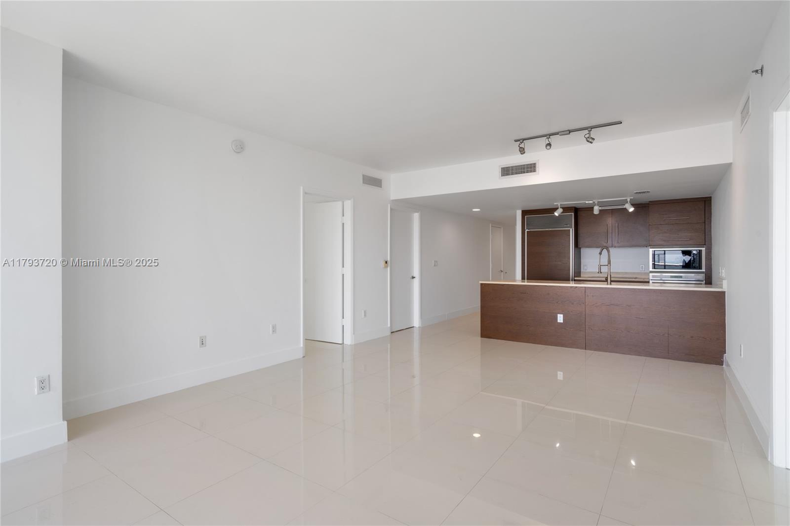 475 Brickell Ave # 2607