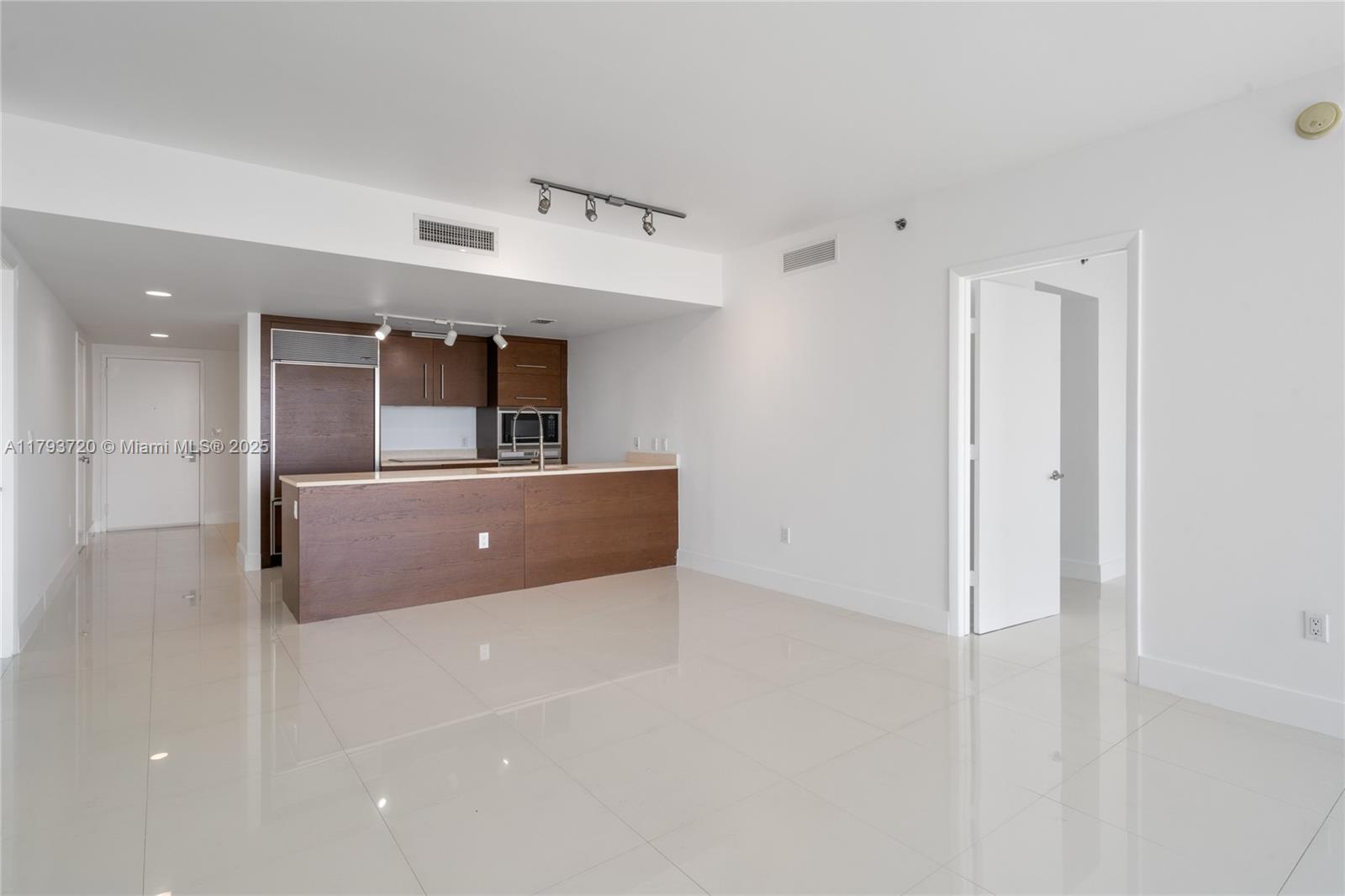 475 Brickell Ave # 2607