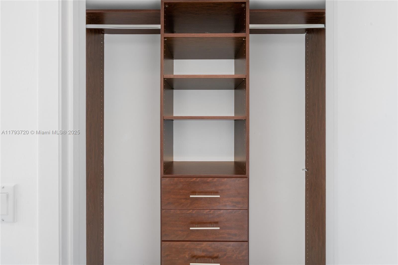 475 Brickell Ave # 2607