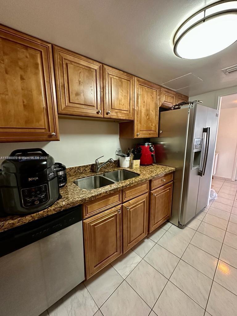 900 Bay Dr # 211