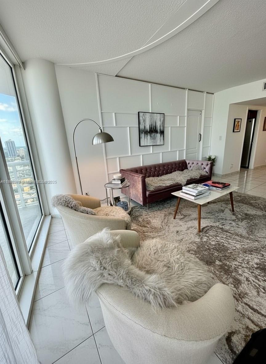 900 Bay Dr # 211