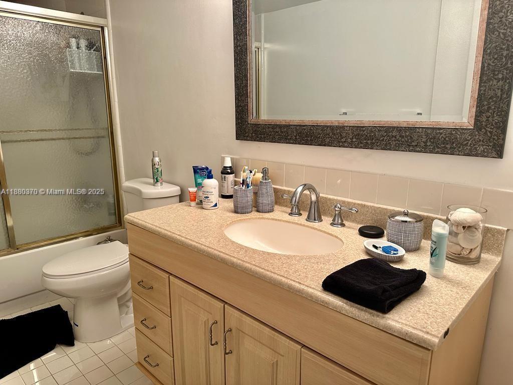 900 Bay Dr # 211