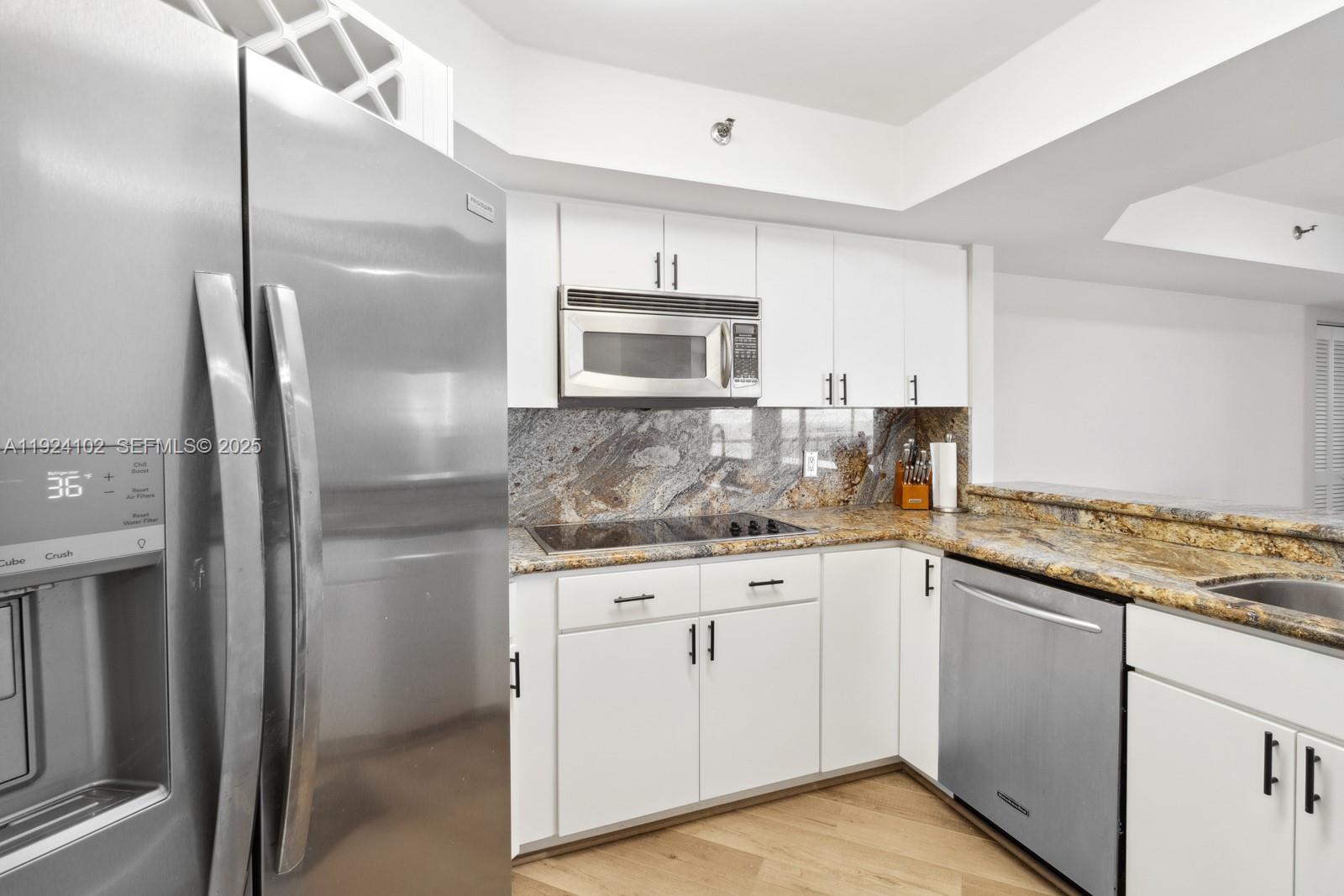 6767 Collins Ave # 909