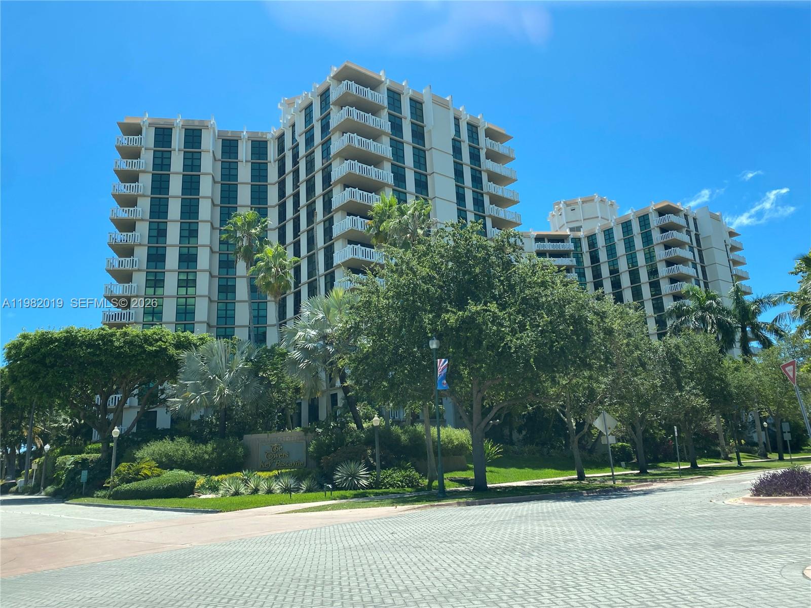 1121 Crandon Blvd # F907