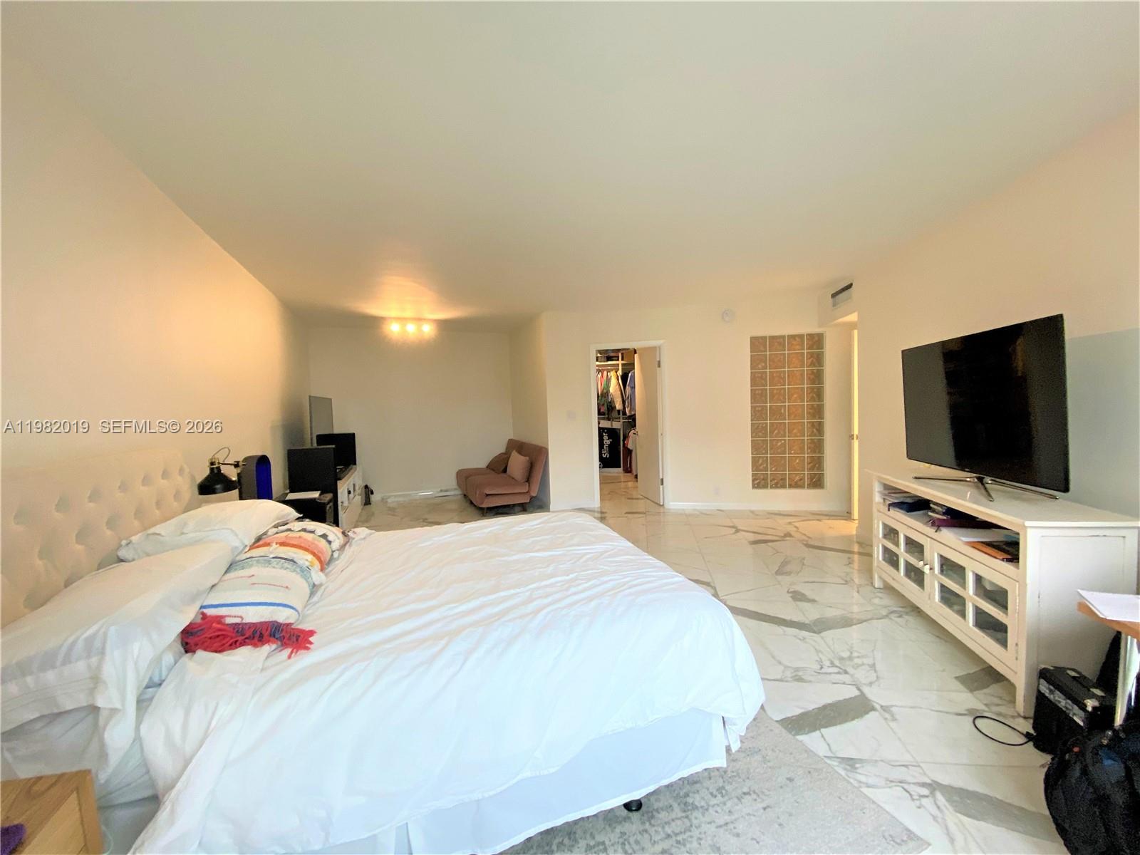 1121 Crandon Blvd # F907
