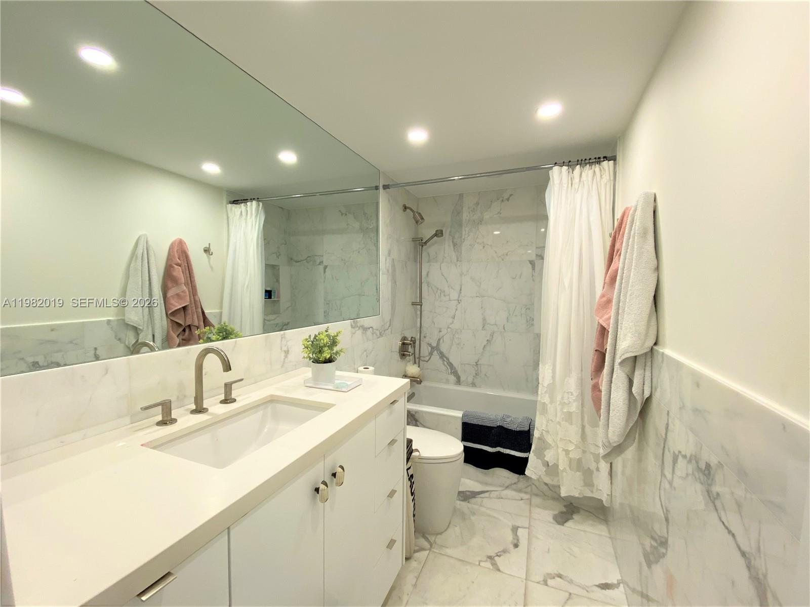 1121 Crandon Blvd # F907