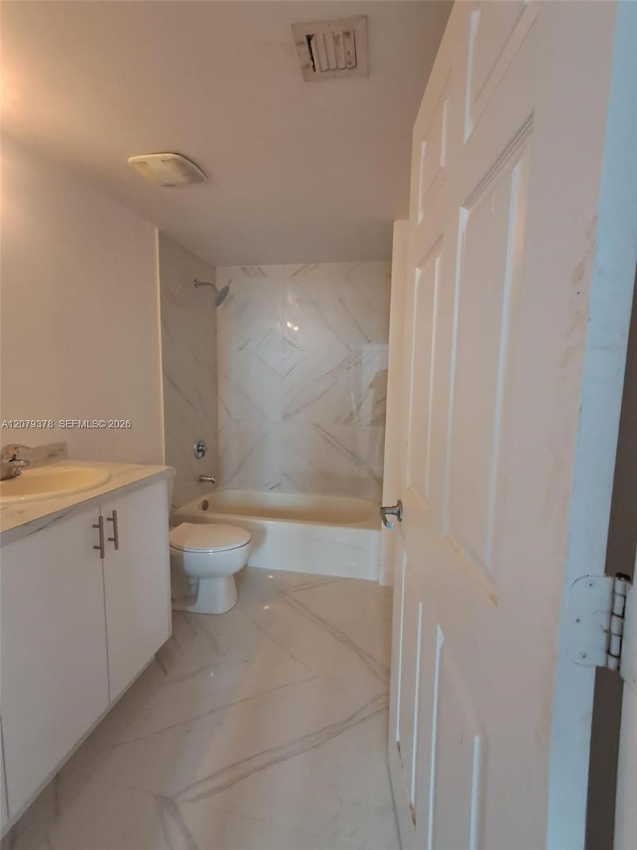 275 NE 18th St # 1704