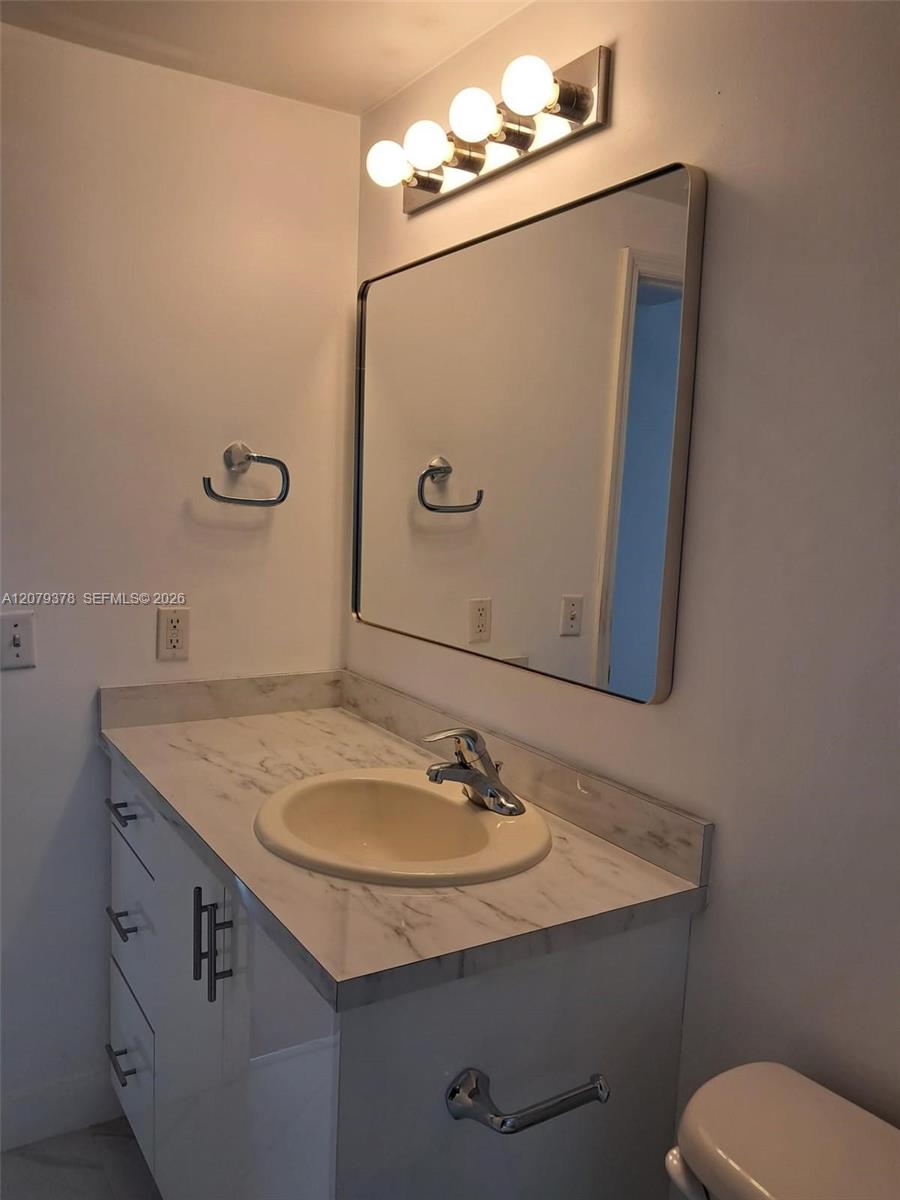 275 NE 18th St # 1704