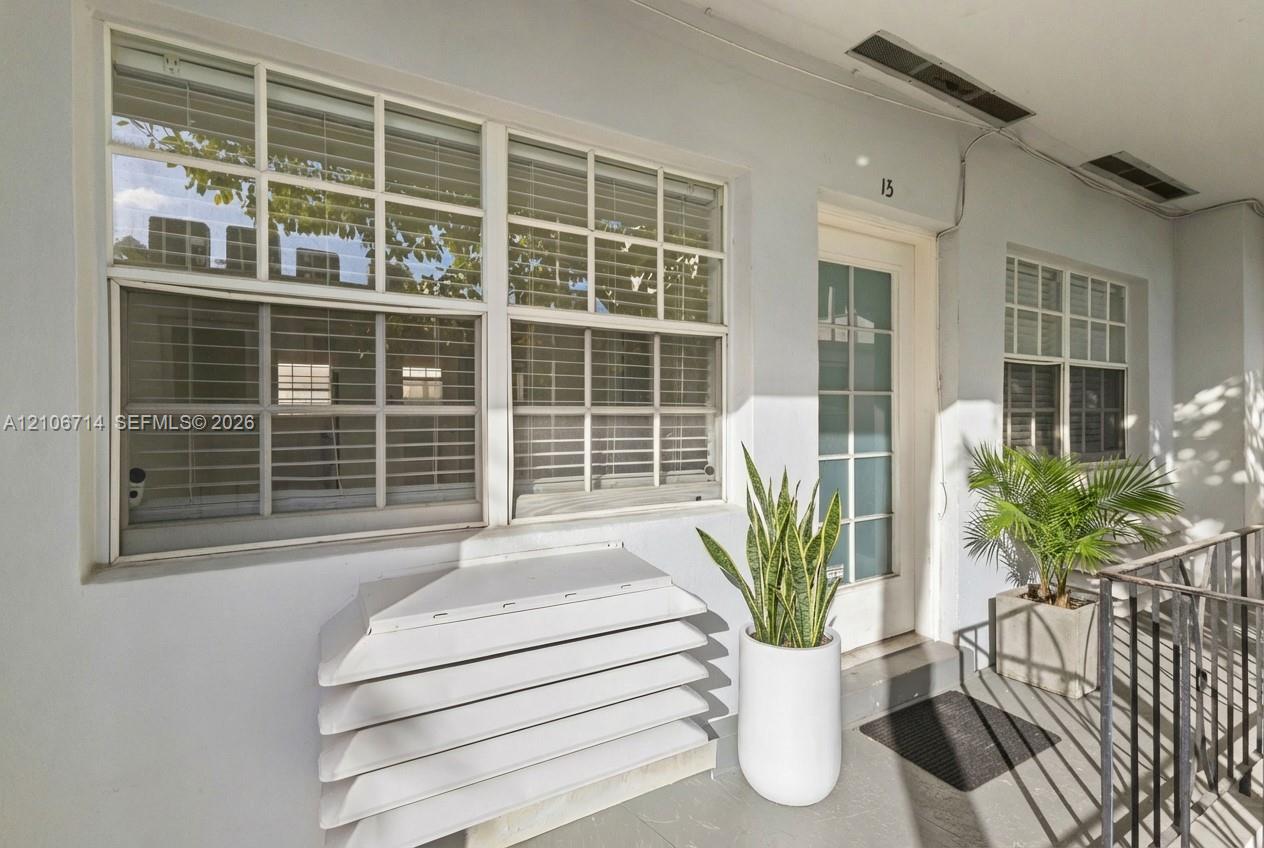 1611 West Ave # 15