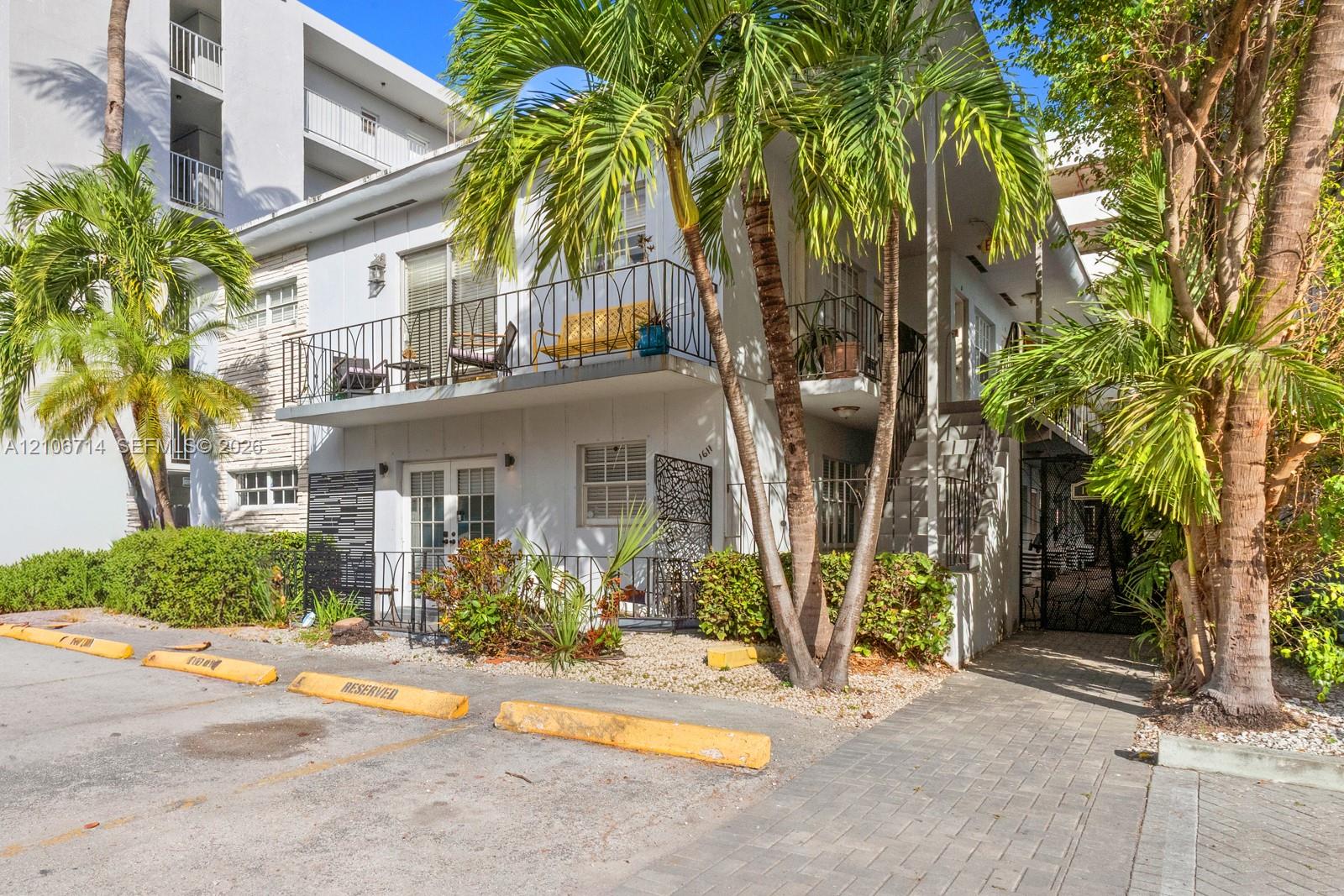 1611 West Ave # 15