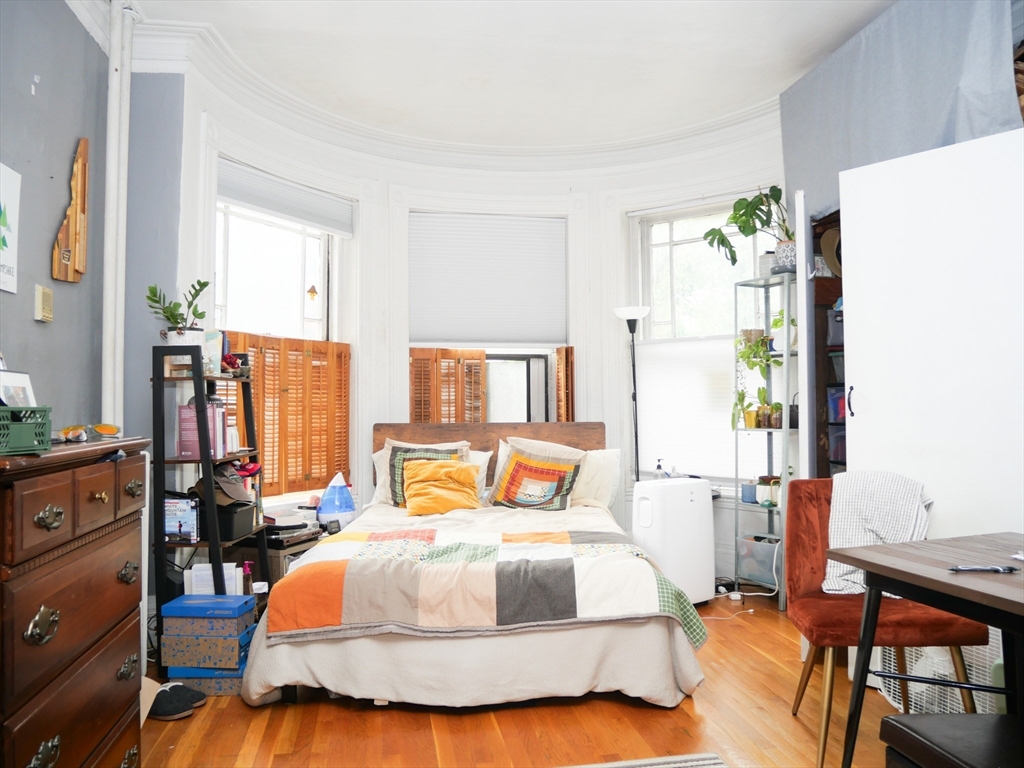 259 W Newton # 5