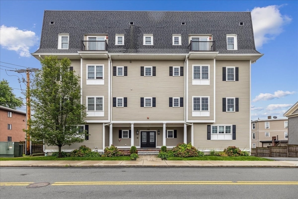 160 School Street # 2 Unit: 3-2