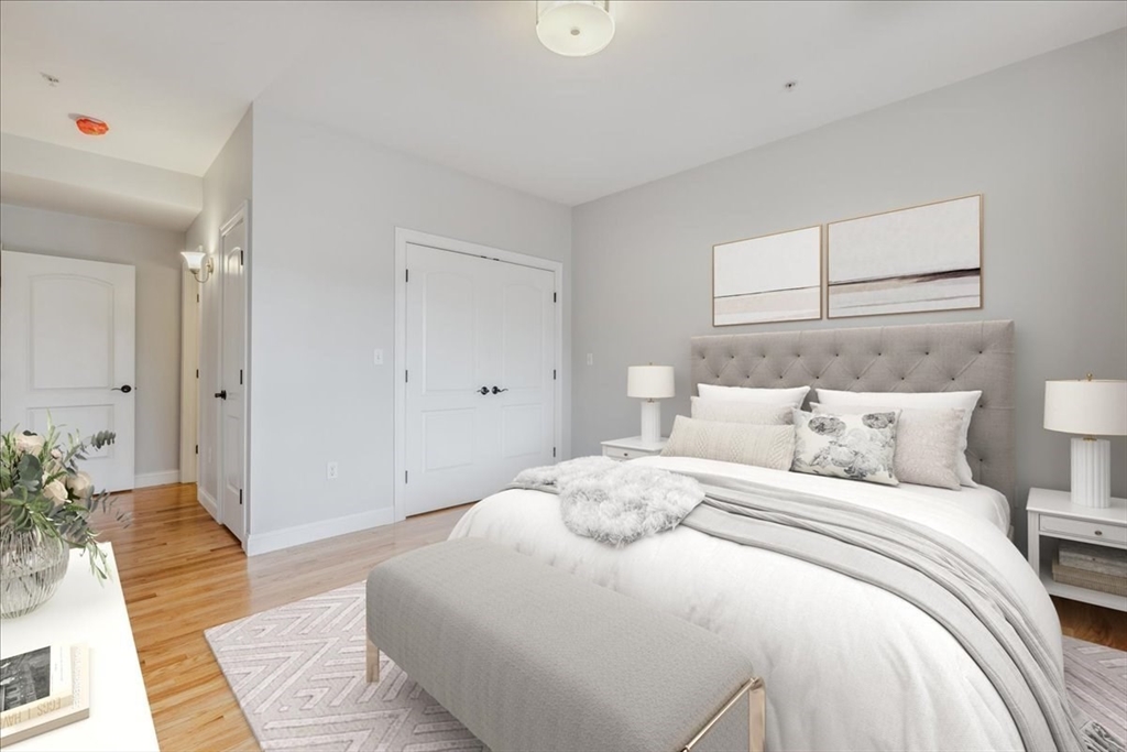 160 School Street # 2 Unit: 3-2