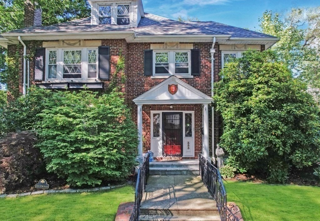 355 Vfw Pkwy # 2