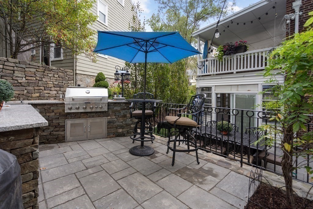 355 Vfw Pkwy # 2