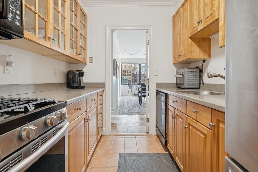 65 East India Row # 9B