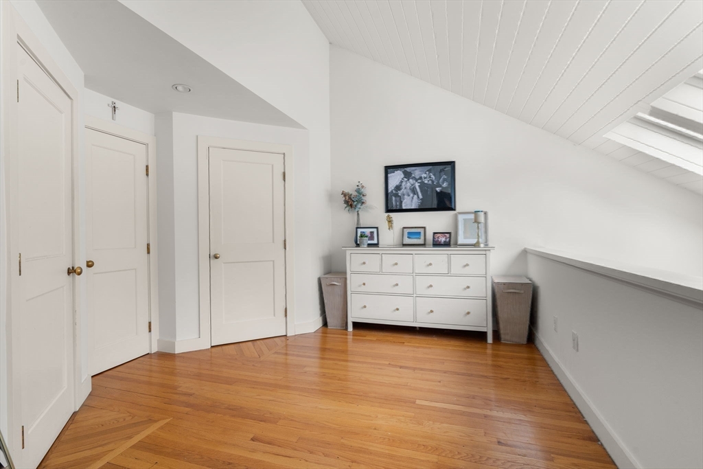 56 Isaac Davis Rd