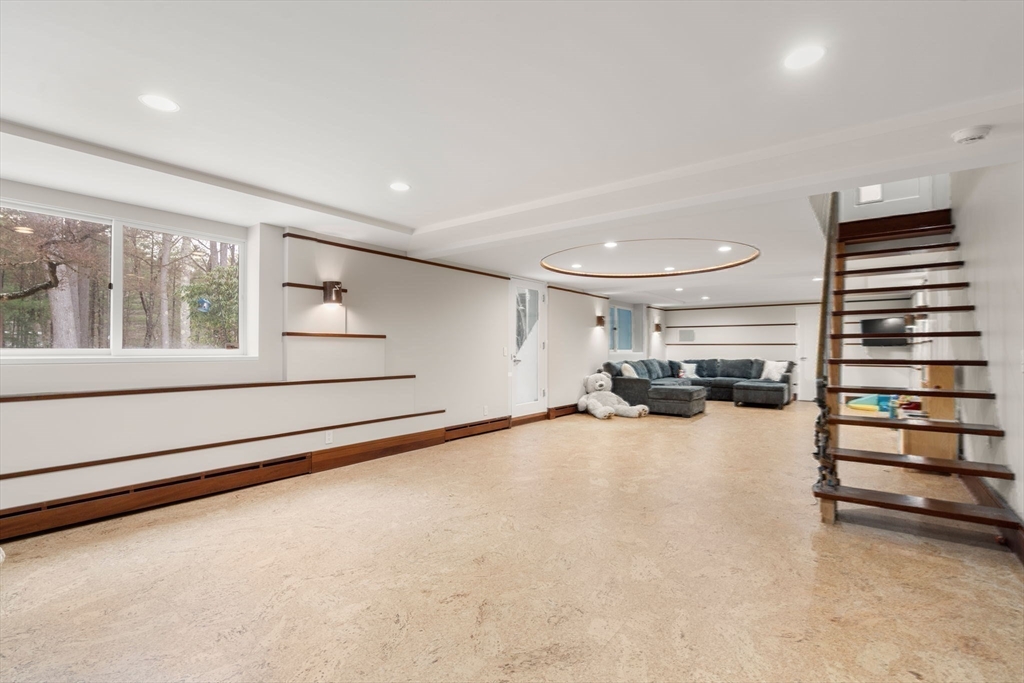 56 Isaac Davis Rd
