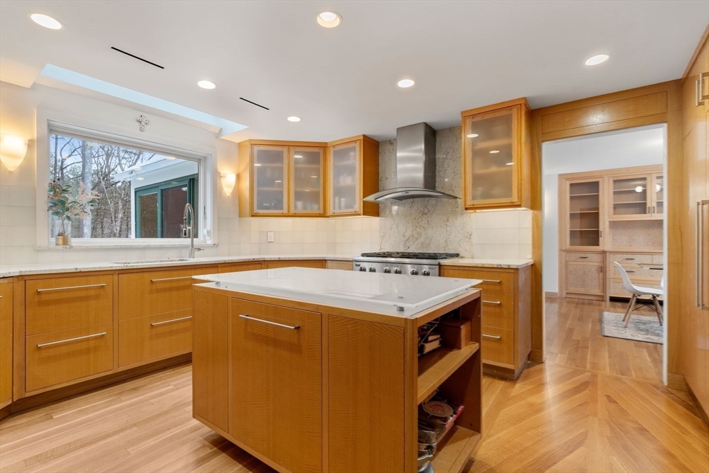 56 Isaac Davis Rd