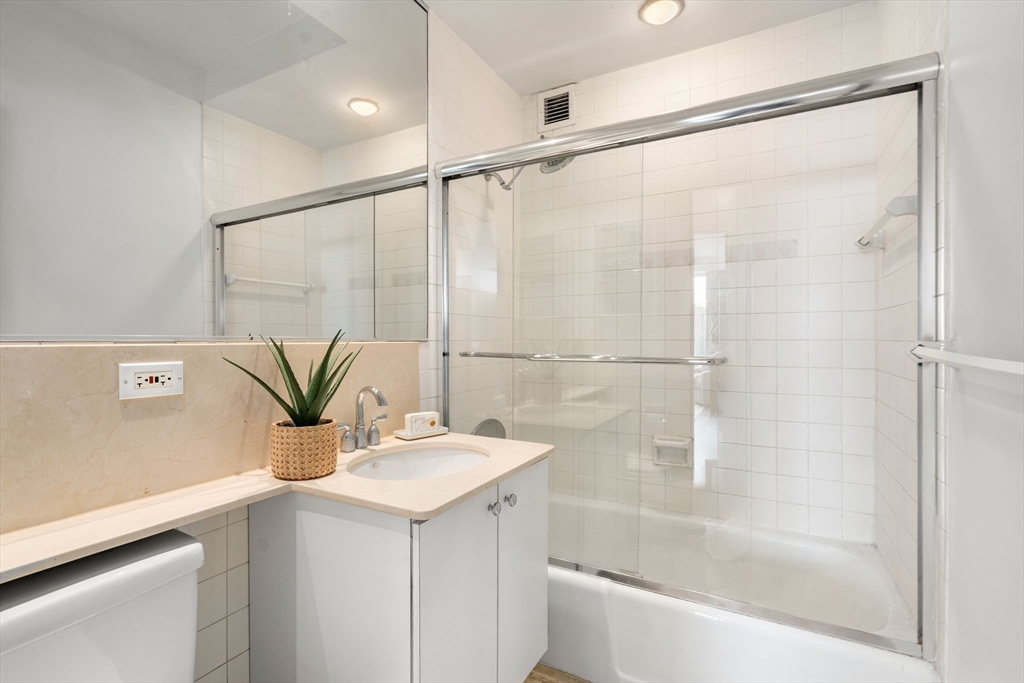 65 East India Row # 26H