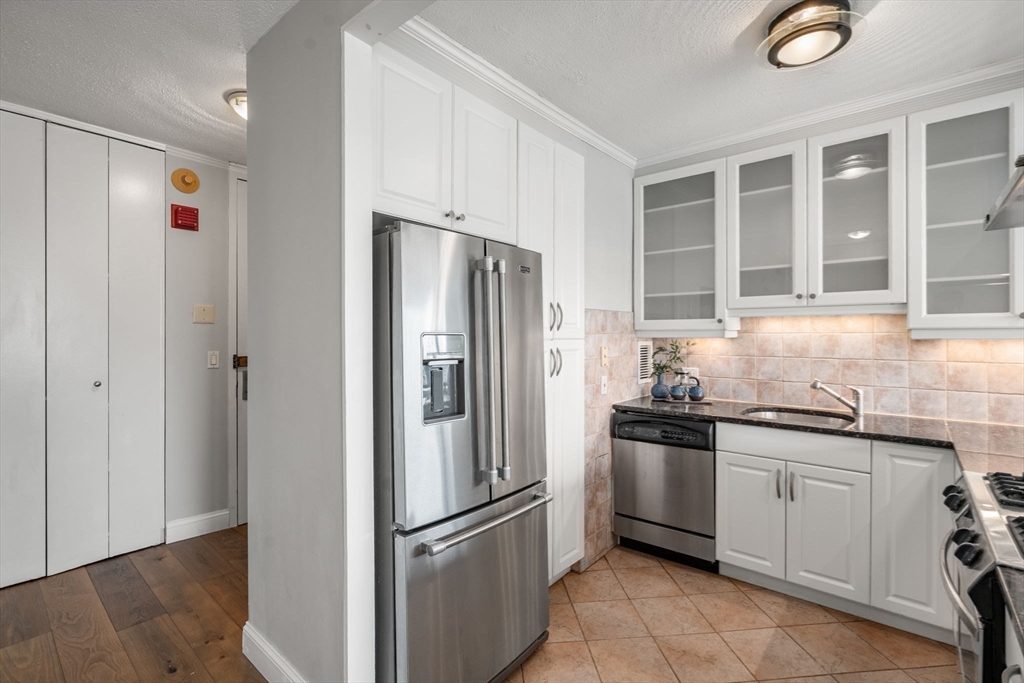 65 East India Row # 26H