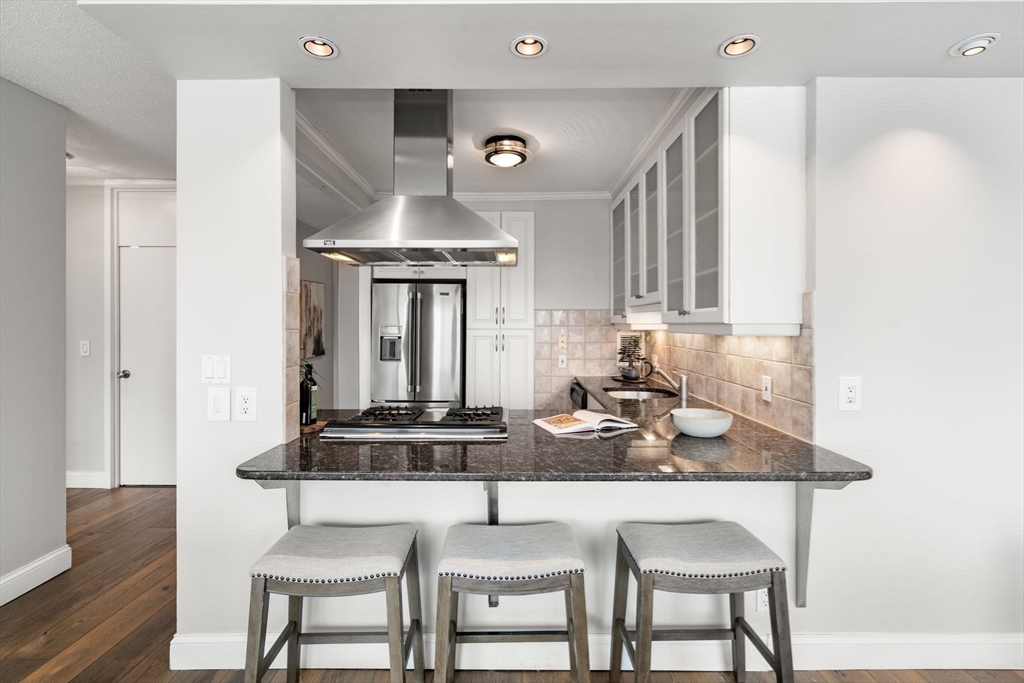 65 East India Row # 26H