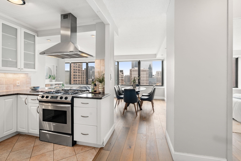 65 East India Row # 26H