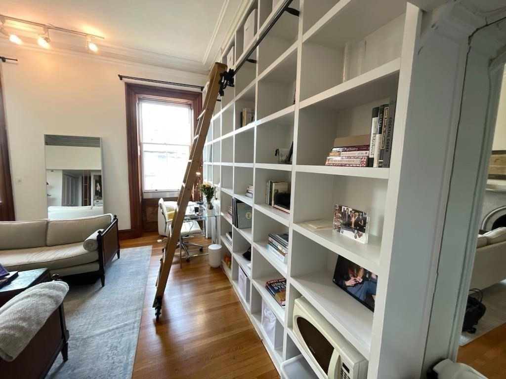 228 Beacon St # 4A