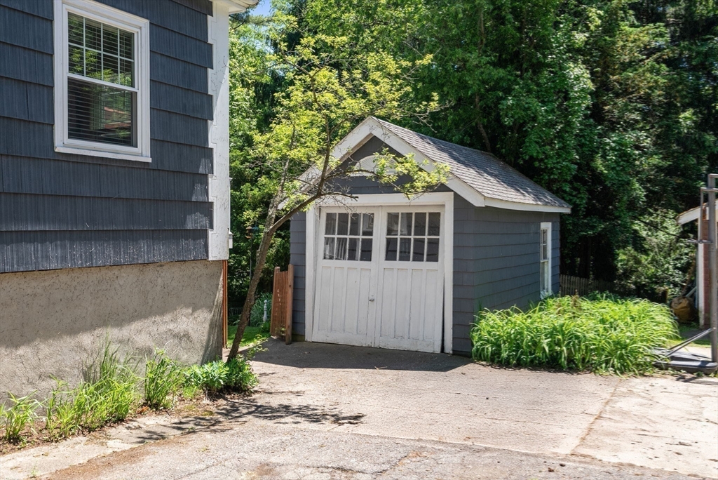 50 Louders Ln