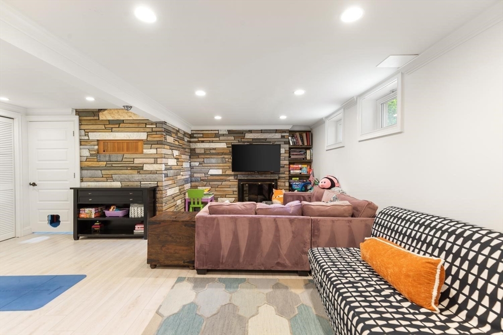 155 Adams Ave