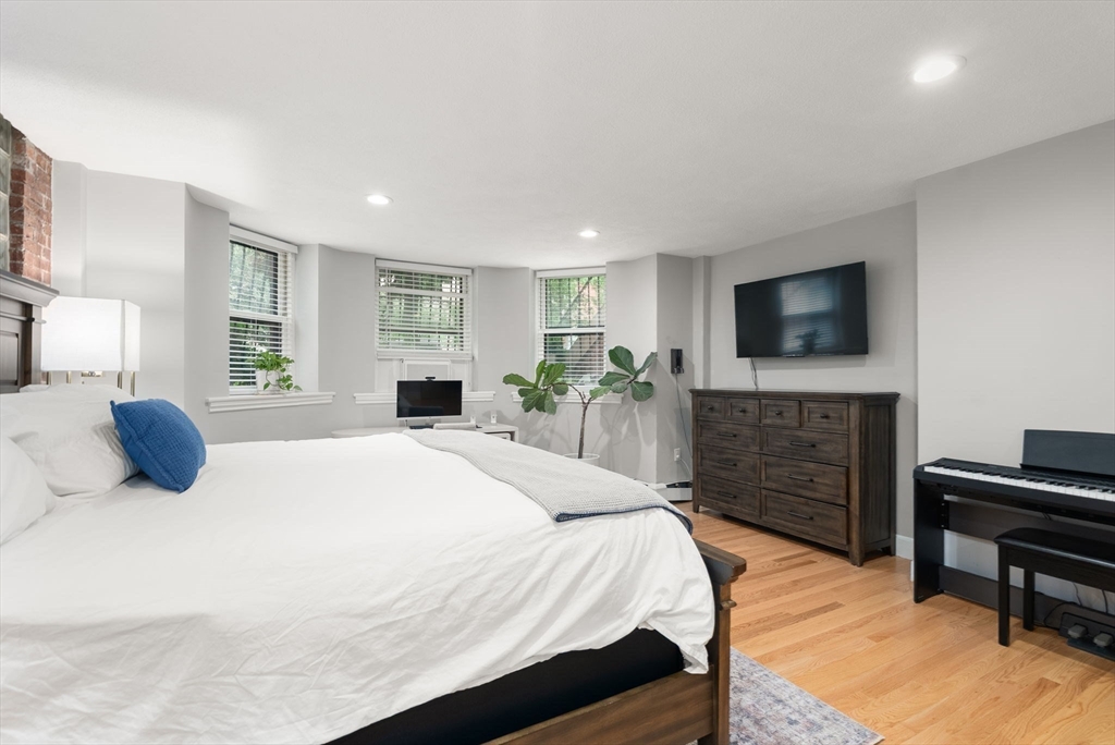 277 Beacon St # 1A