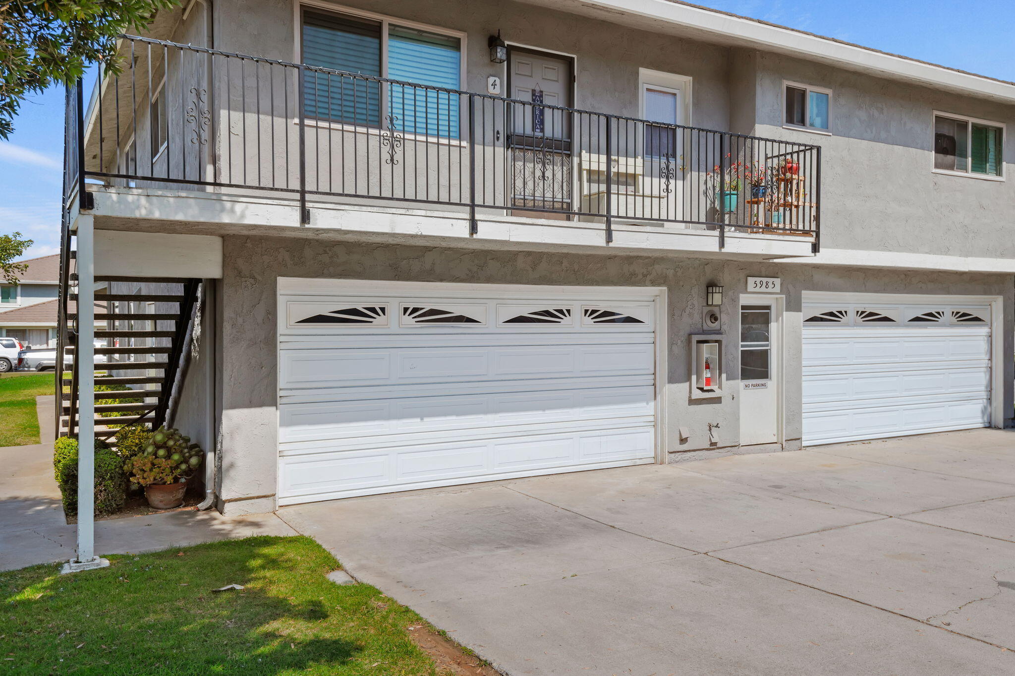 5985 Hickory Street, 2