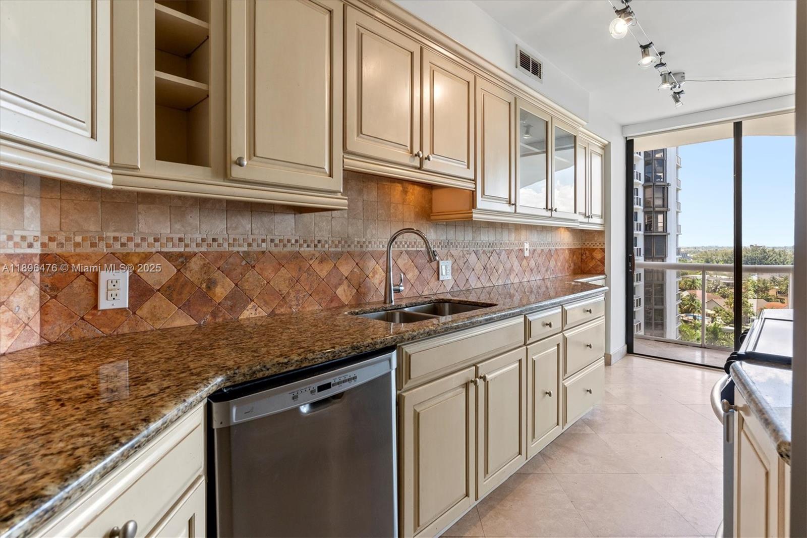 3610 Yacht Club Dr # 1116