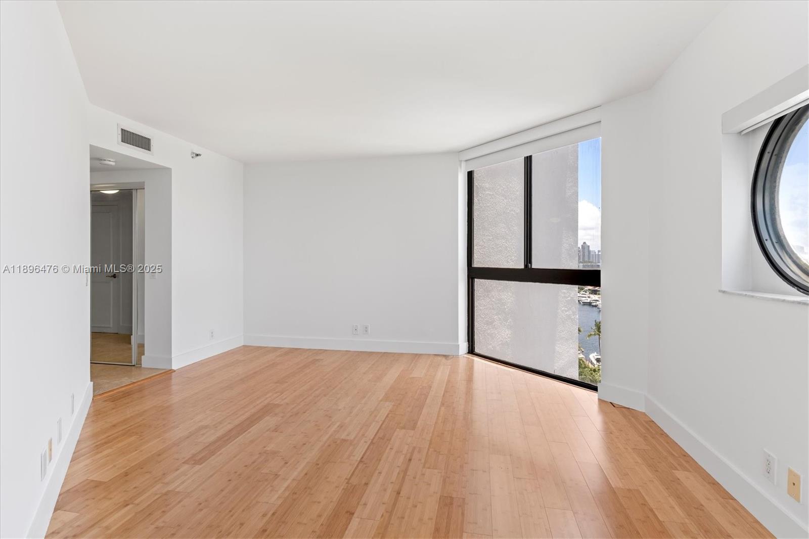 3610 Yacht Club Dr # 1116