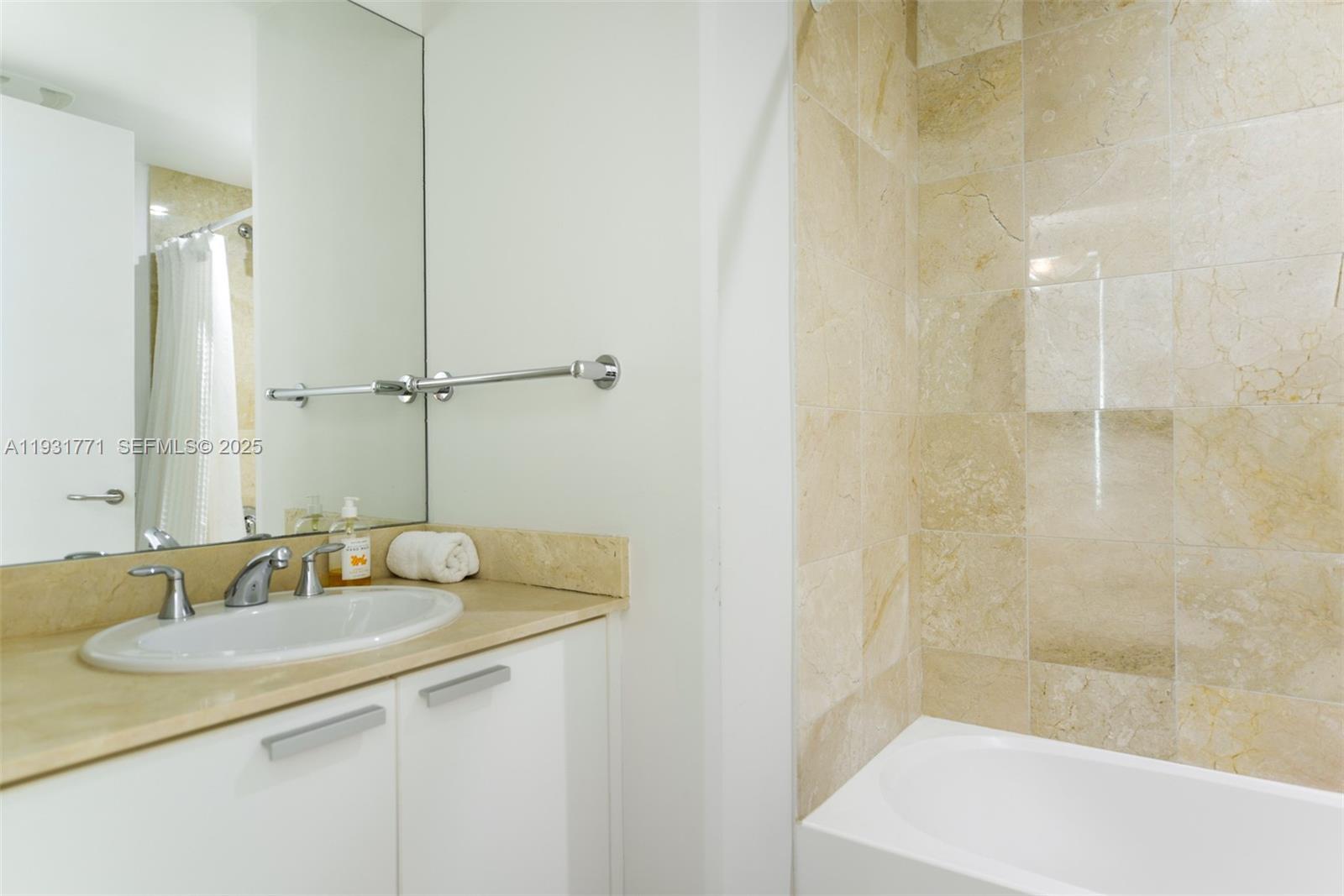 3131 NE 188th St # 1213 Unit: 1-1213