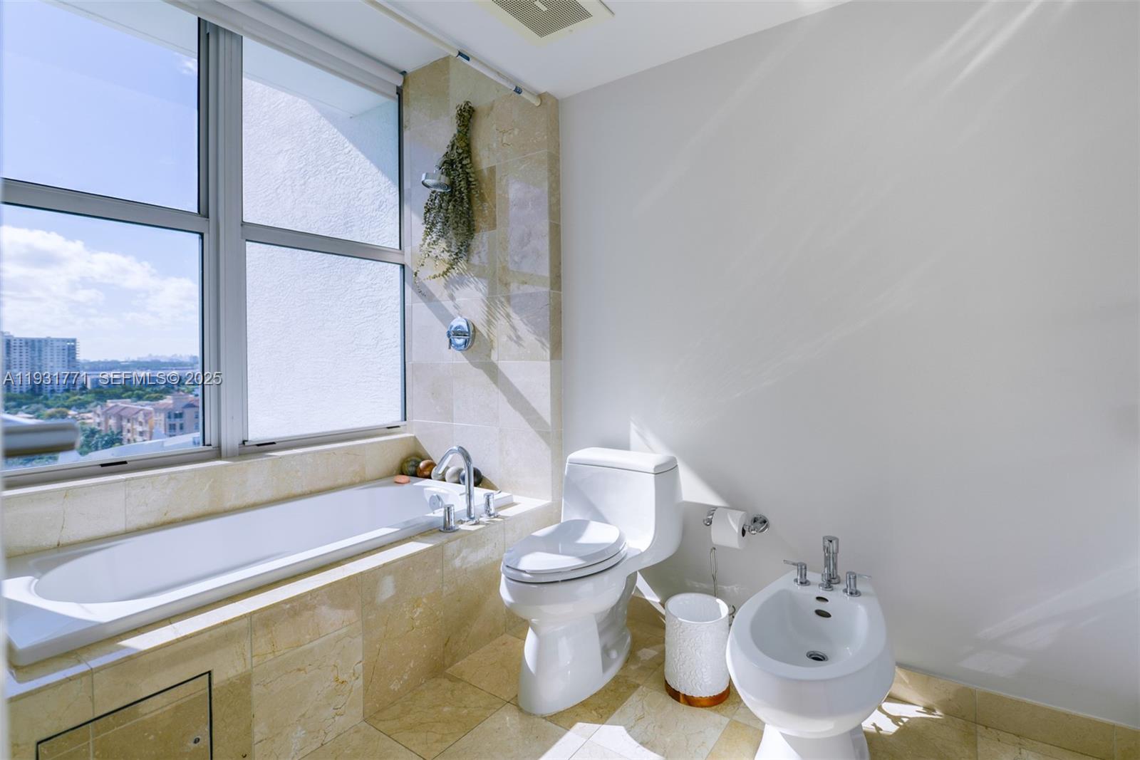 3131 NE 188th St # 1213 Unit: 1-1213