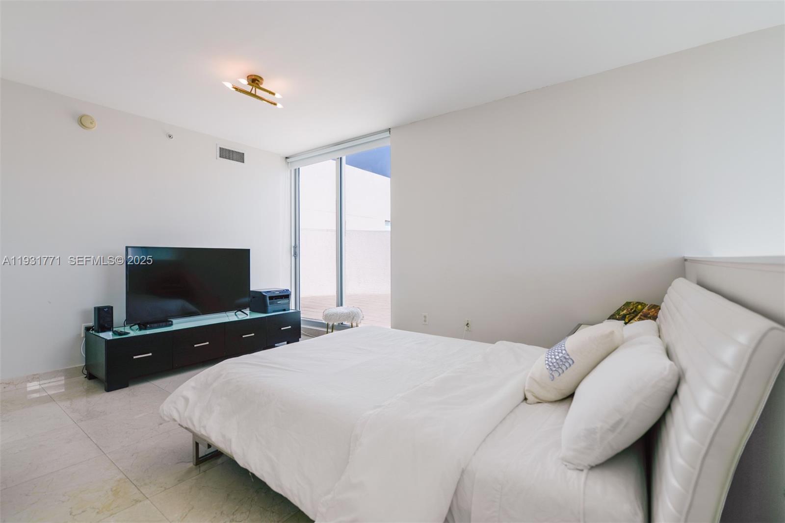 3131 NE 188th St # 1213 Unit: 1-1213